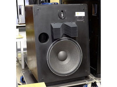 JBL L300