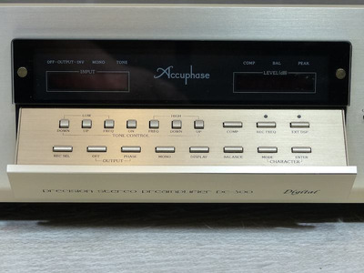 Accuphase DC-300 / С встроенным предварительным усилителем 3