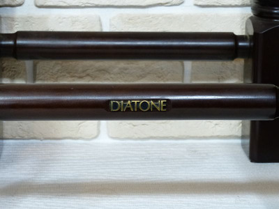 Diatone 3000 Стойки для колонок. Высота 27 / ширина 47 / глубина 38 см. 3