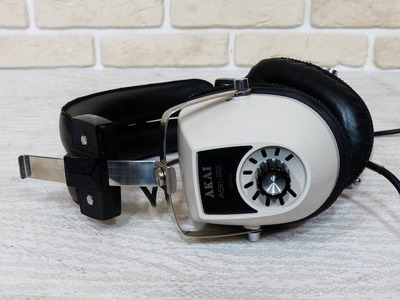 AKAI ASE-22 / Регулируемая громкость 2