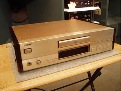 Sony SCD-X779ES